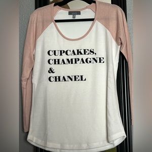 Gray by Saks Fifth Avenue Cream And Pink Graphic Top Size Medium